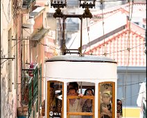 Elevador da Bica Lissabon The famous Elevador da Bica in Lissabon on a steep climb.