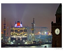 Queen Mary 2 in Hamburg